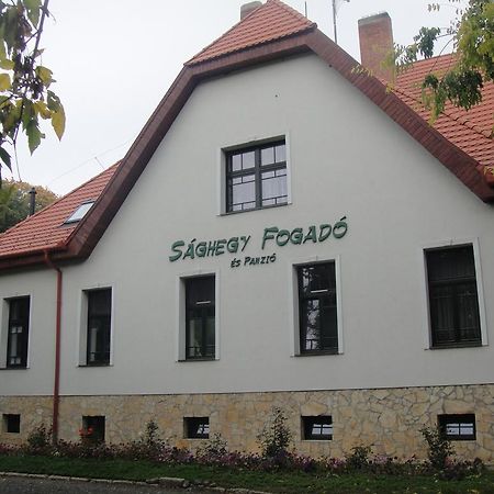 Saghegy Fogado Es Panzio Otel Celldömölk Dış mekan fotoğraf